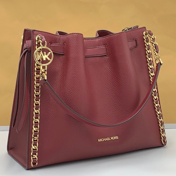 MICHAEL KORS
MINA LARGE BELTED CHAIN SHOULDER BAG DARK CHERRY COLOR - Picture 15 of 16